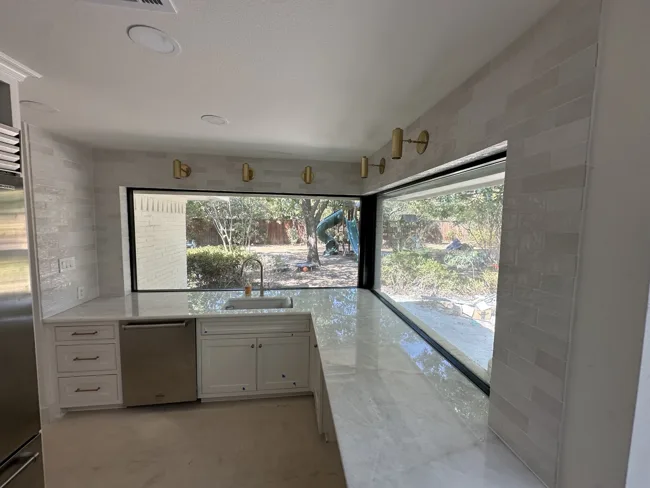 A closer look at the tiled kitchen walls.